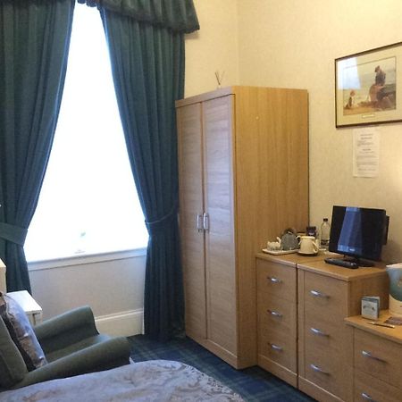 Crawfords Guest House Питърхед Екстериор снимка