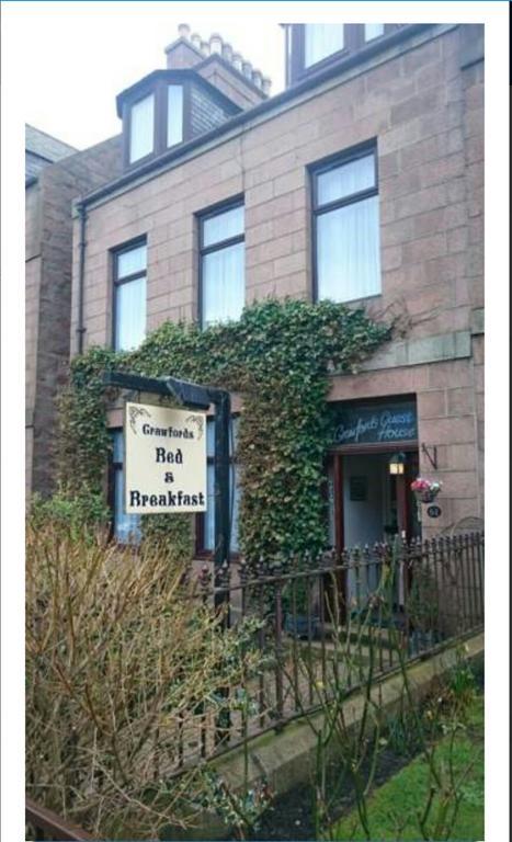 Crawfords Guest House Питърхед Екстериор снимка