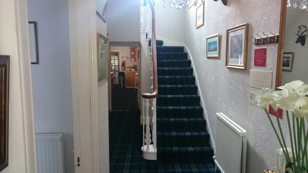 Crawfords Guest House Питърхед Екстериор снимка
