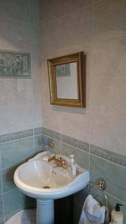 Crawfords Guest House Питърхед Екстериор снимка