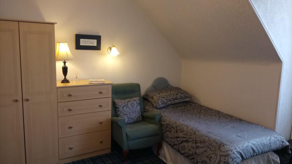 Crawfords Guest House Питърхед Екстериор снимка