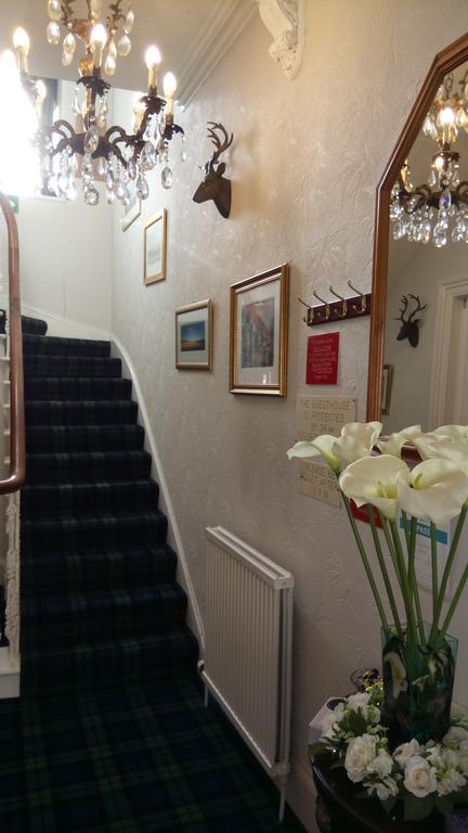Crawfords Guest House Питърхед Екстериор снимка