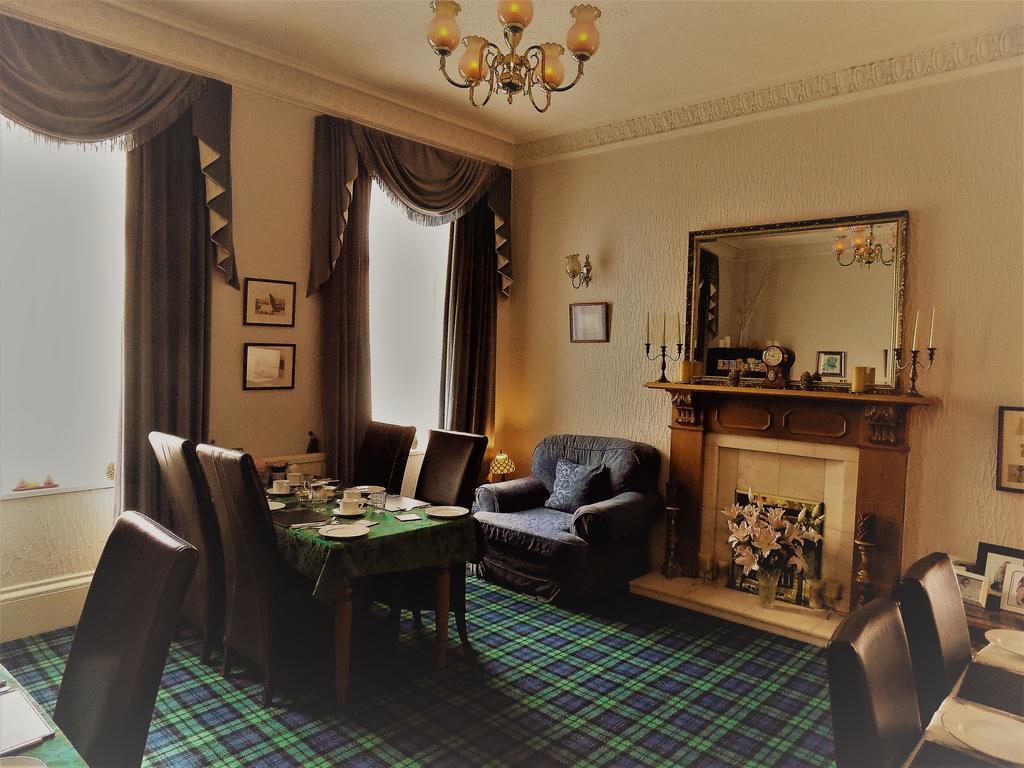 Crawfords Guest House Питърхед Екстериор снимка