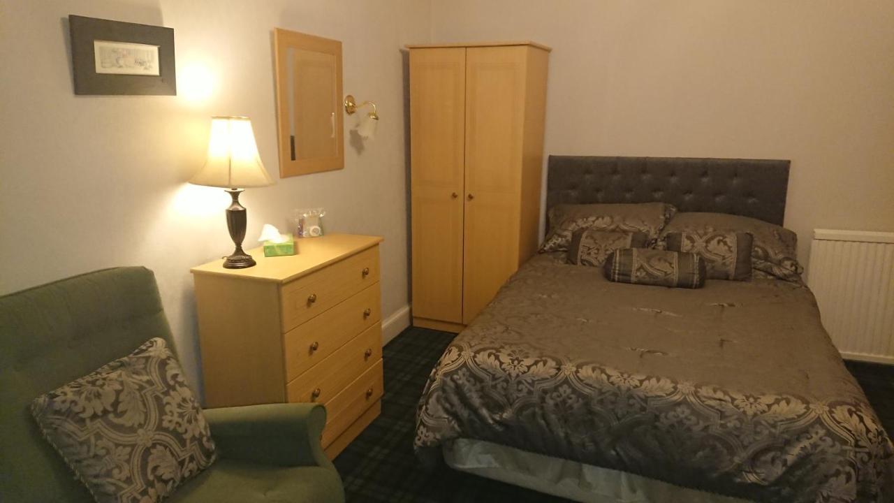 Crawfords Guest House Питърхед Екстериор снимка