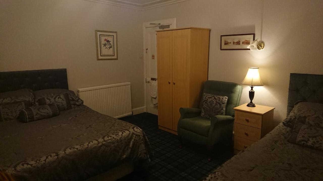 Crawfords Guest House Питърхед Екстериор снимка
