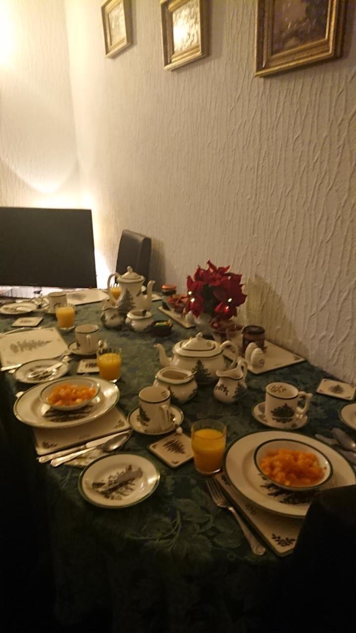 Crawfords Guest House Питърхед Екстериор снимка