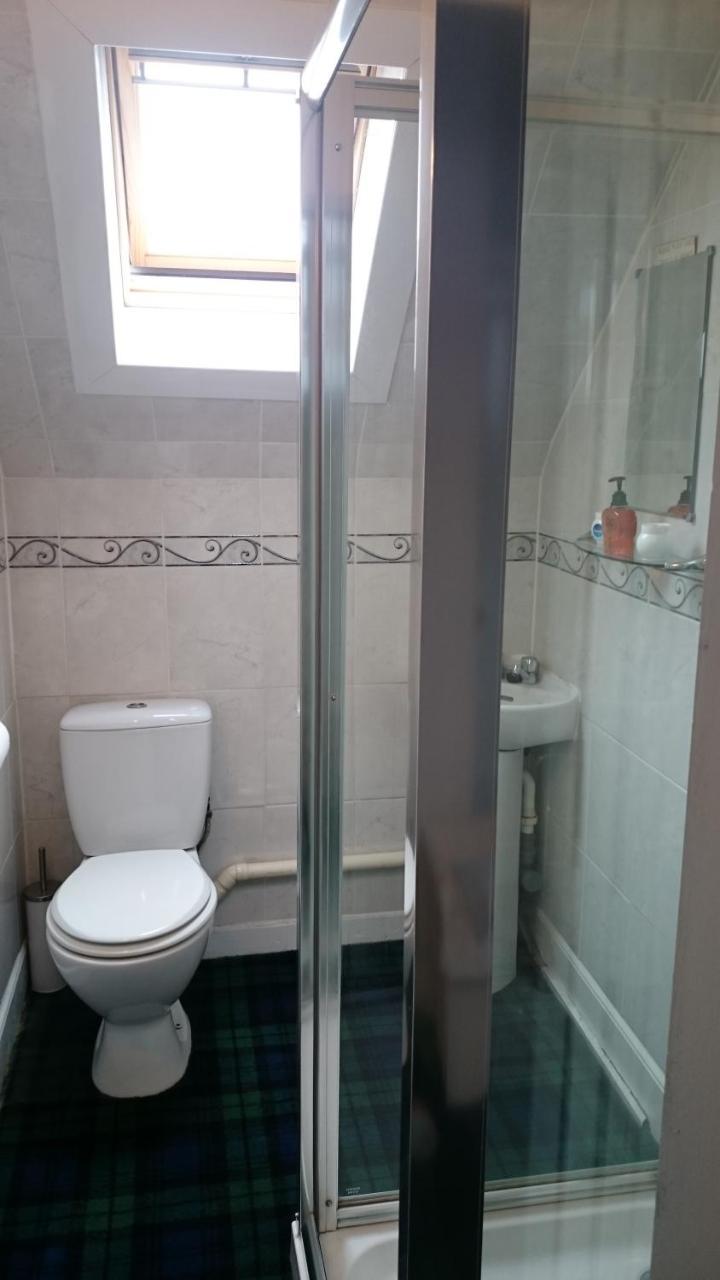 Crawfords Guest House Питърхед Екстериор снимка